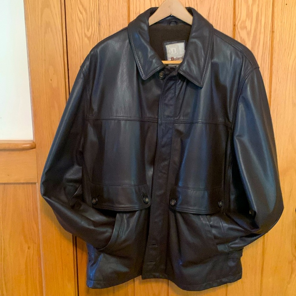 Men’s Italian leather bomber jacket.